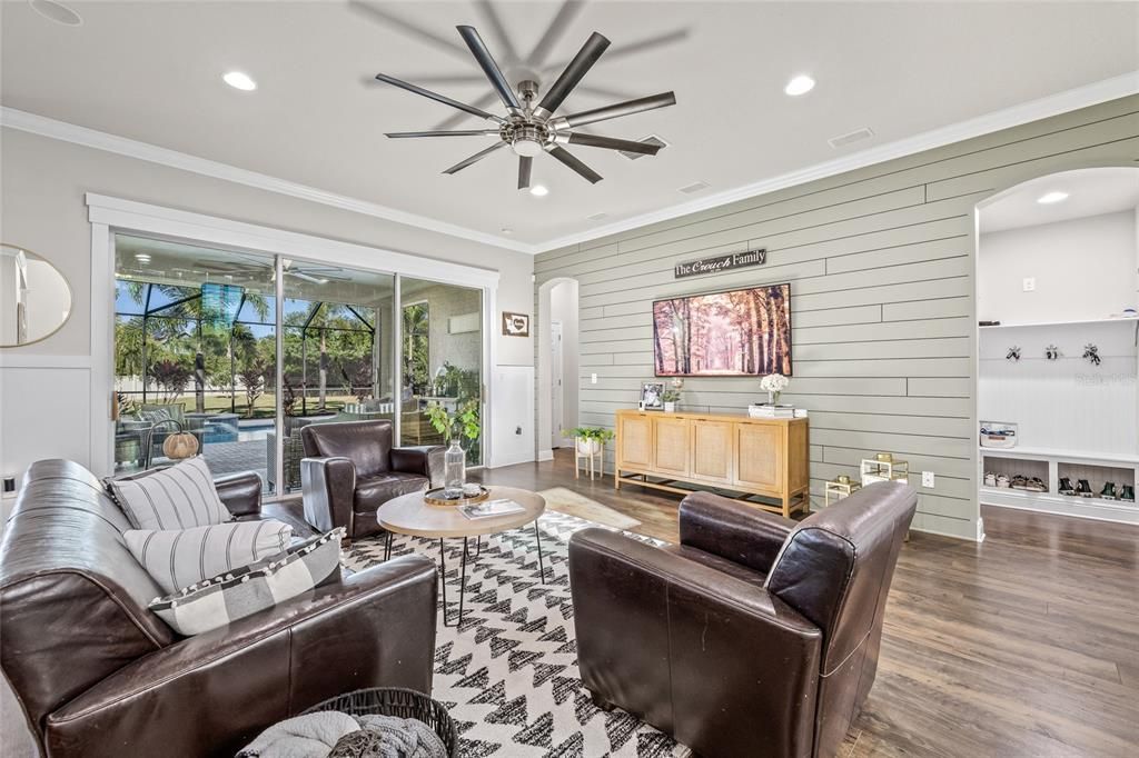 合同活跃: $769,900 (4 贝兹, 3 浴室, 3400 平方英尺)