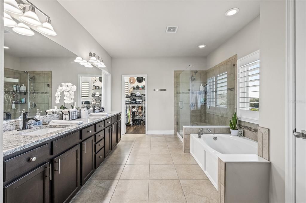 合同活跃: $769,900 (4 贝兹, 3 浴室, 3400 平方英尺)