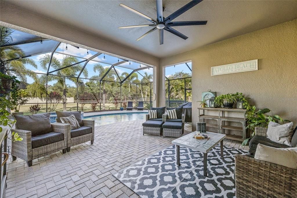 合同活跃: $769,900 (4 贝兹, 3 浴室, 3400 平方英尺)