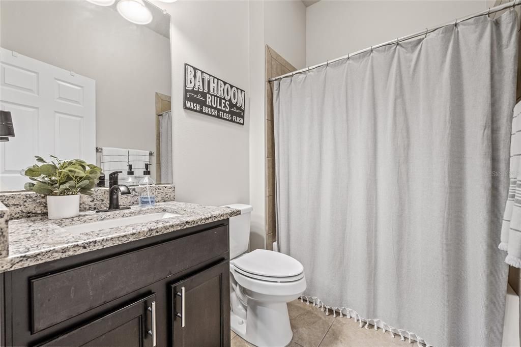 合同活跃: $769,900 (4 贝兹, 3 浴室, 3400 平方英尺)