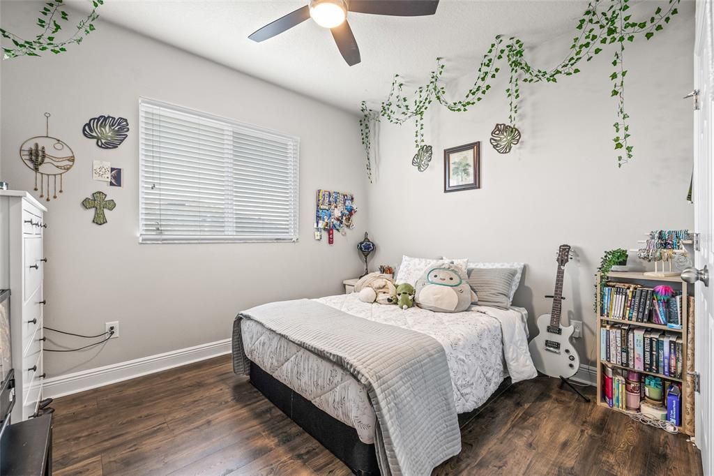 合同活跃: $769,900 (4 贝兹, 3 浴室, 3400 平方英尺)