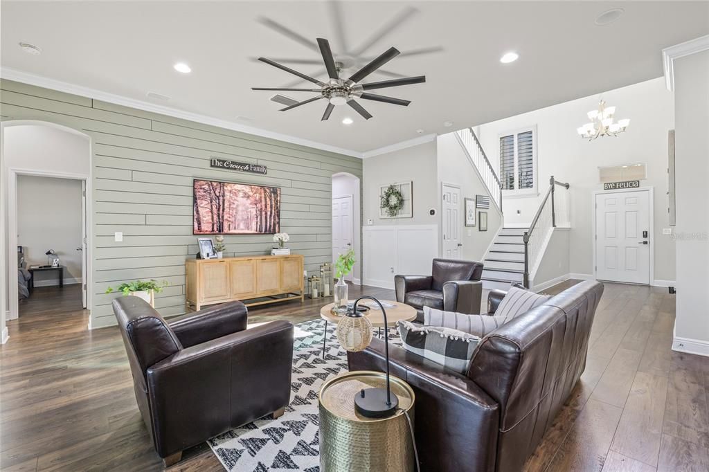 合同活跃: $769,900 (4 贝兹, 3 浴室, 3400 平方英尺)