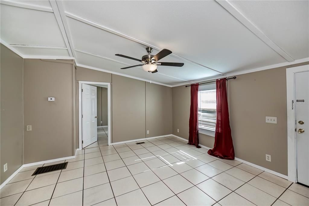 Под контрактом: $149,990 (3 спален, 2 ванн, 960 Квадратных фут)