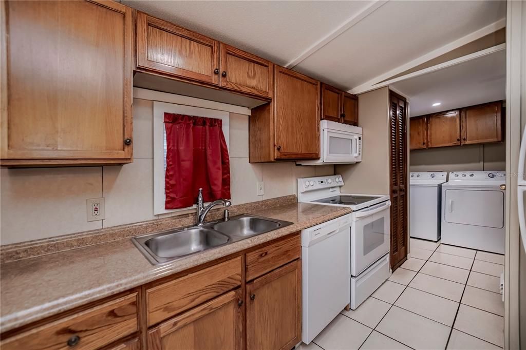 Под контрактом: $149,990 (3 спален, 2 ванн, 960 Квадратных фут)