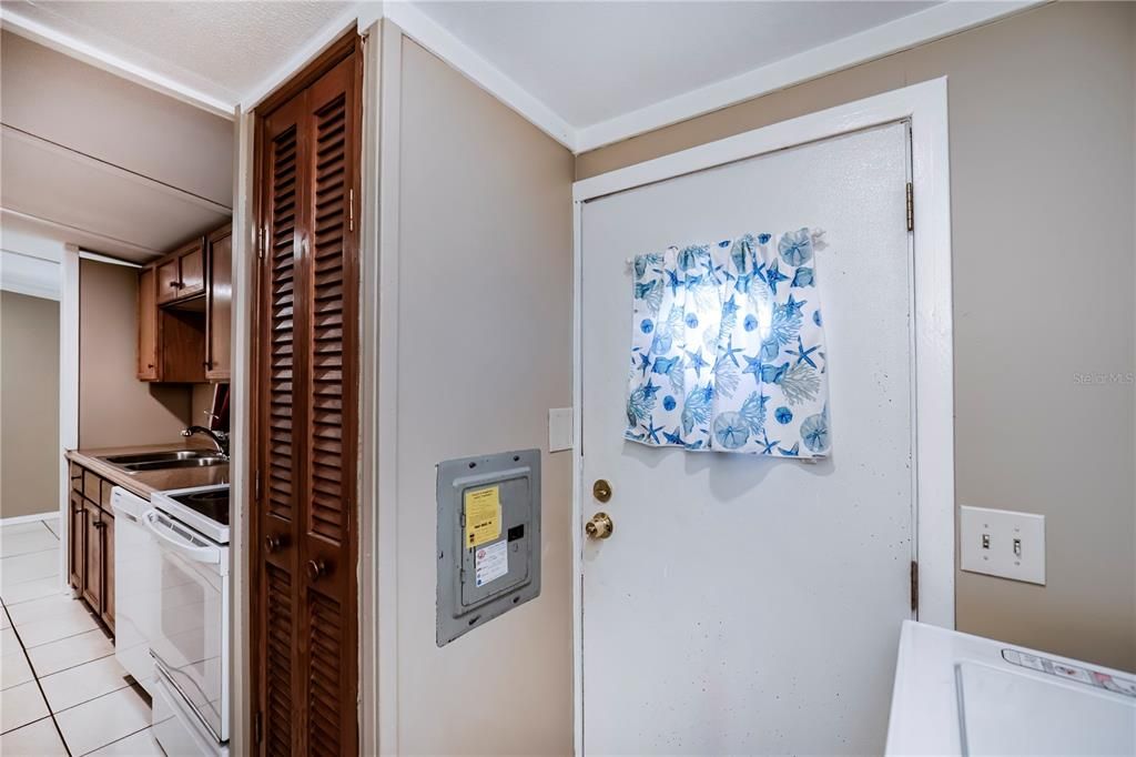 Под контрактом: $149,990 (3 спален, 2 ванн, 960 Квадратных фут)