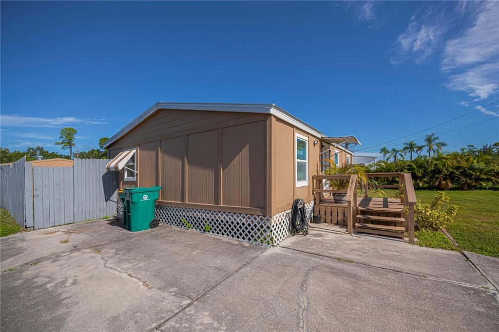 Под контрактом: $149,990 (3 спален, 2 ванн, 960 Квадратных фут)