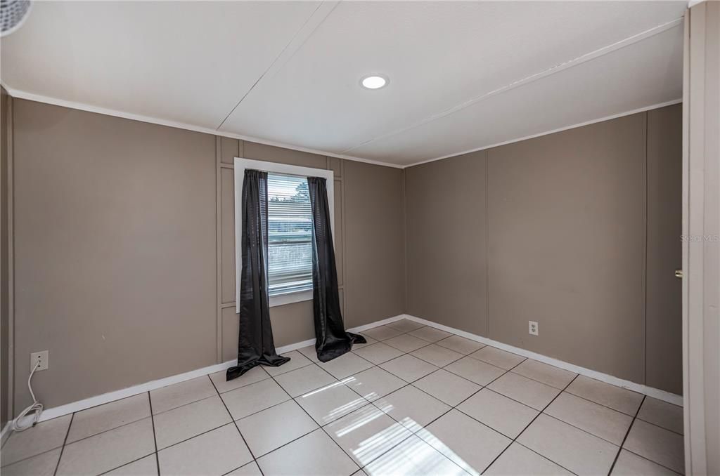 Под контрактом: $149,990 (3 спален, 2 ванн, 960 Квадратных фут)