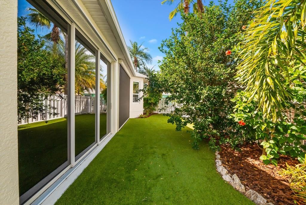 Active With Contract: $417,000 (2 beds, 2 baths, 1642 Square Feet)