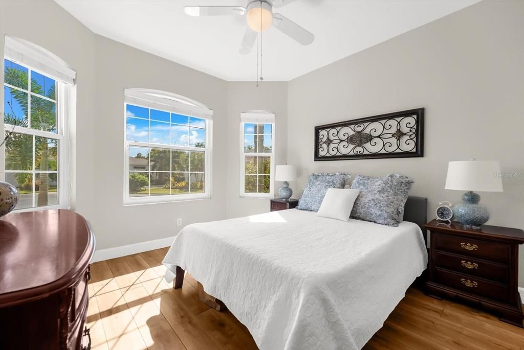 Active With Contract: $417,000 (2 beds, 2 baths, 1642 Square Feet)