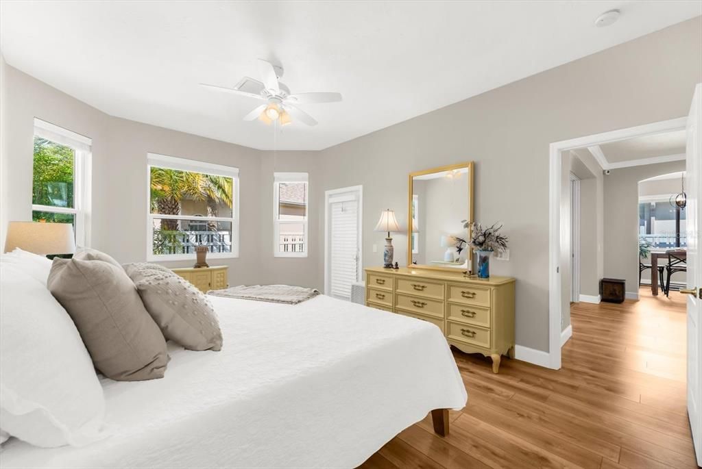 Active With Contract: $417,000 (2 beds, 2 baths, 1642 Square Feet)