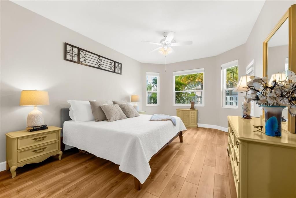 Active With Contract: $417,000 (2 beds, 2 baths, 1642 Square Feet)