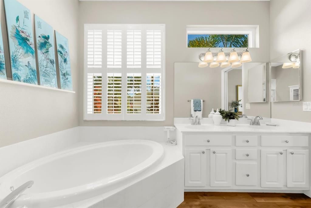 Active With Contract: $417,000 (2 beds, 2 baths, 1642 Square Feet)