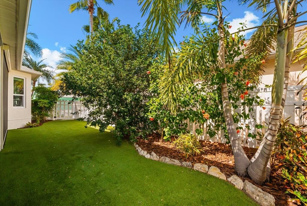 Active With Contract: $417,000 (2 beds, 2 baths, 1642 Square Feet)