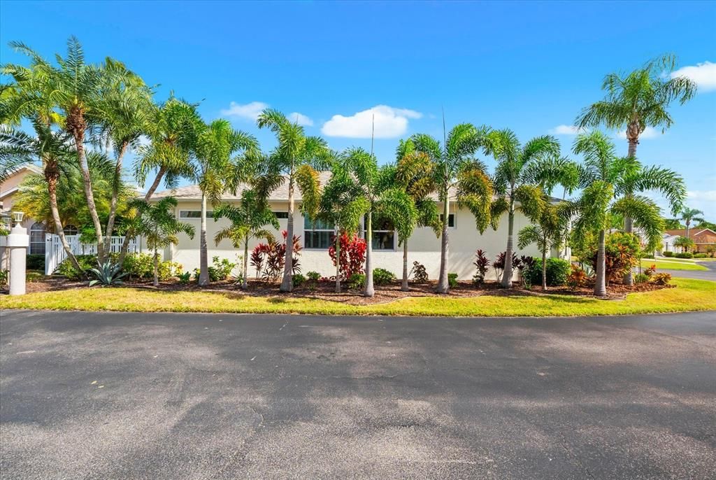 Active With Contract: $417,000 (2 beds, 2 baths, 1642 Square Feet)