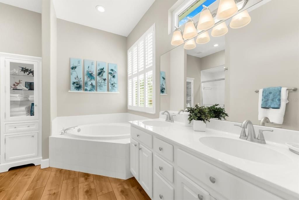 Active With Contract: $417,000 (2 beds, 2 baths, 1642 Square Feet)