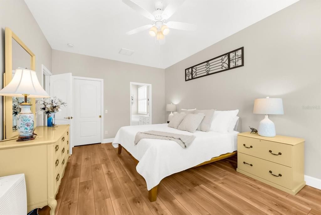 Active With Contract: $417,000 (2 beds, 2 baths, 1642 Square Feet)