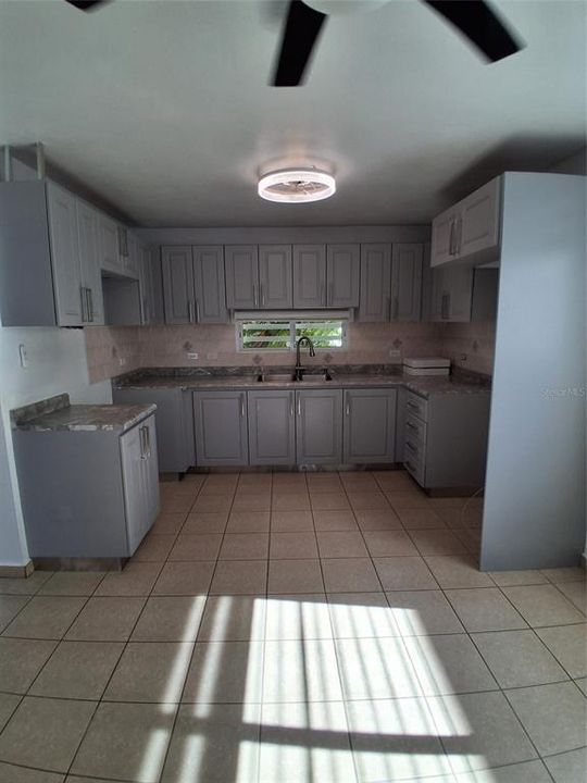 Под контрактом: $360,000 (3 спален, 2 ванн, 1596 Квадратных фут)