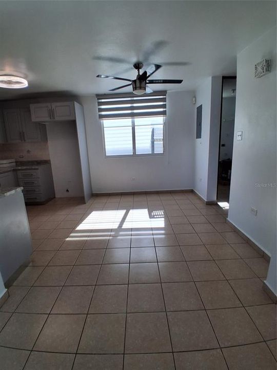 Под контрактом: $360,000 (3 спален, 2 ванн, 1596 Квадратных фут)