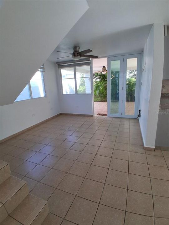 Под контрактом: $360,000 (3 спален, 2 ванн, 1596 Квадратных фут)