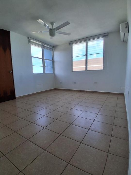 Под контрактом: $360,000 (3 спален, 2 ванн, 1596 Квадратных фут)