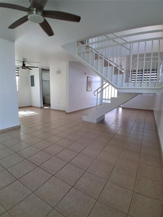 Под контрактом: $360,000 (3 спален, 2 ванн, 1596 Квадратных фут)