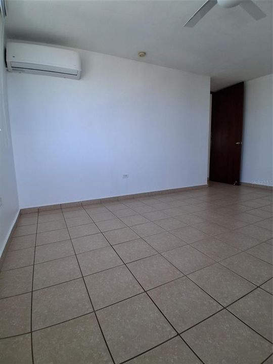 Под контрактом: $360,000 (3 спален, 2 ванн, 1596 Квадратных фут)