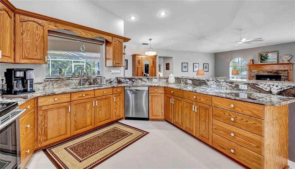 待售: $674,900 (4 贝兹, 2 浴室, 2348 平方英尺)