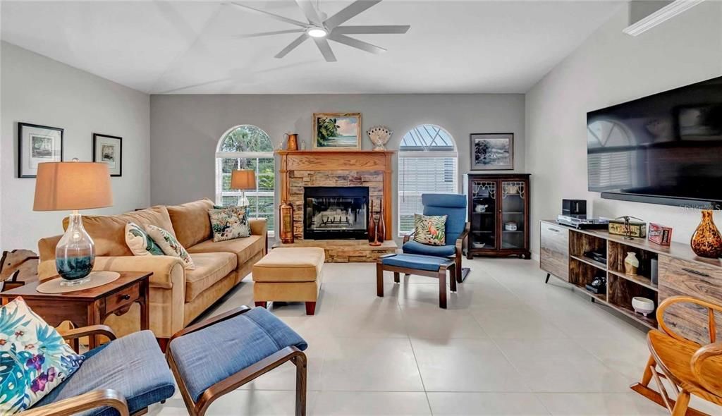 待售: $674,900 (4 贝兹, 2 浴室, 2348 平方英尺)