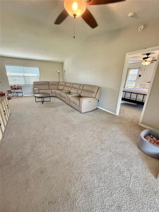 待售: $330,000 (3 贝兹, 2 浴室, 1561 平方英尺)