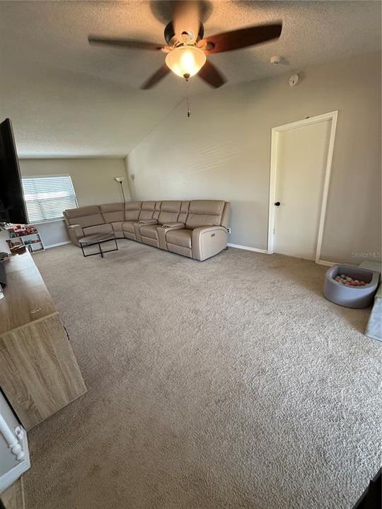 待售: $330,000 (3 贝兹, 2 浴室, 1561 平方英尺)