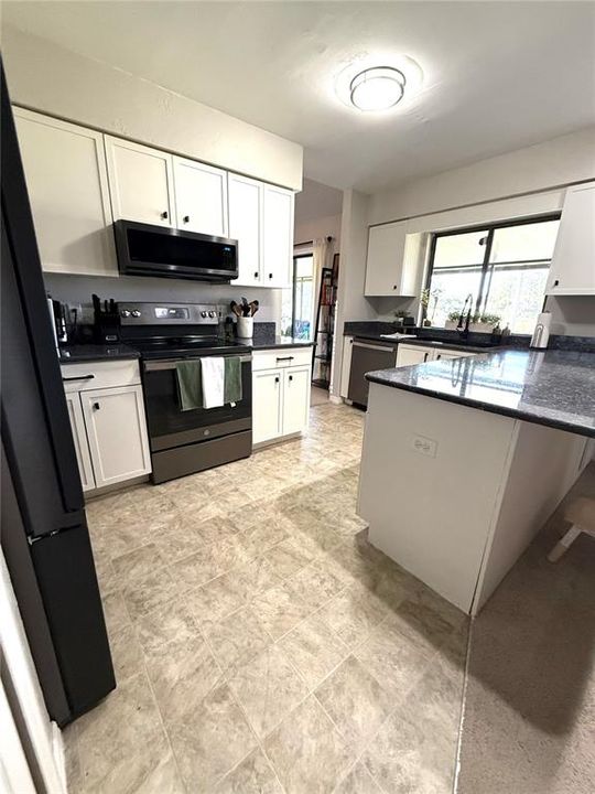 待售: $330,000 (3 贝兹, 2 浴室, 1561 平方英尺)