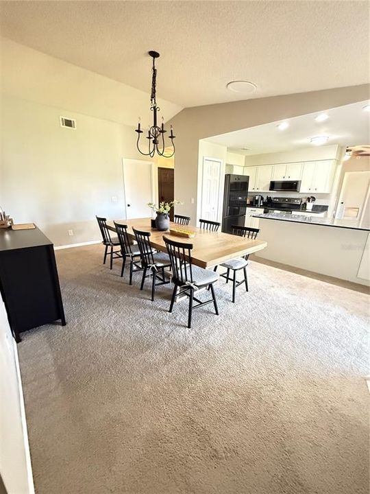 待售: $330,000 (3 贝兹, 2 浴室, 1561 平方英尺)