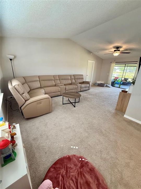 待售: $330,000 (3 贝兹, 2 浴室, 1561 平方英尺)