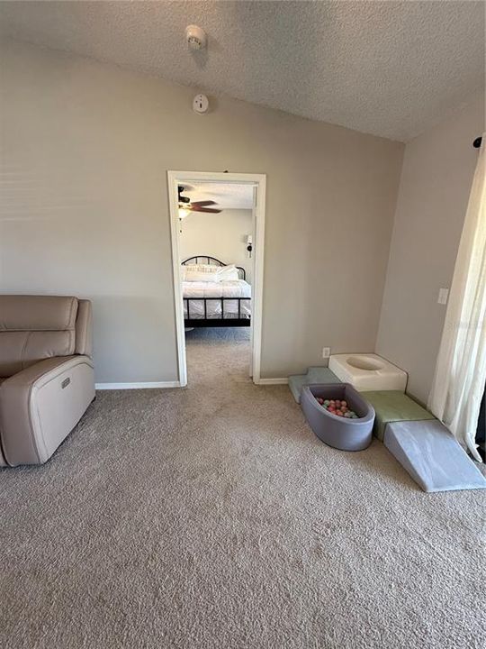 待售: $330,000 (3 贝兹, 2 浴室, 1561 平方英尺)