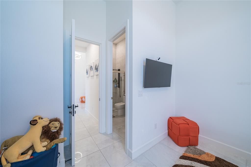 For Sale: $1,249,000 (3 beds, 3 baths, 3045 Square Feet)