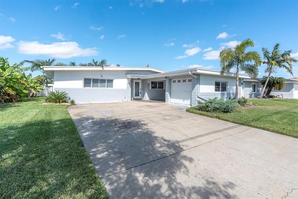 For Sale: $1,149,000 (4 beds, 2 baths, 1812 Square Feet)