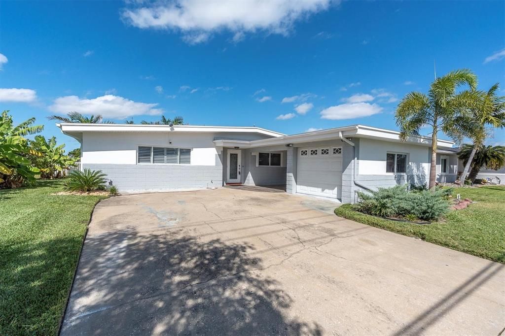 For Sale: $1,149,000 (4 beds, 2 baths, 1812 Square Feet)