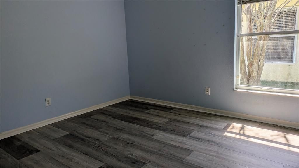 For Rent: $3,100 (4 beds, 2 baths, 2091 Square Feet)