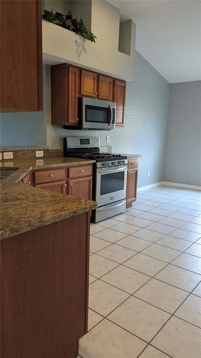 For Rent: $3,100 (4 beds, 2 baths, 2091 Square Feet)