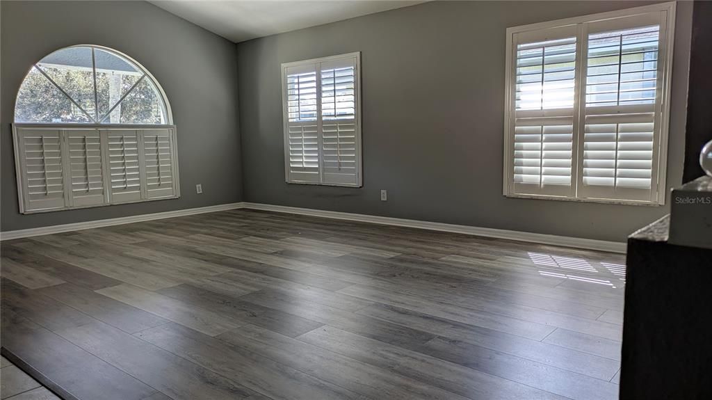 For Rent: $3,100 (4 beds, 2 baths, 2091 Square Feet)