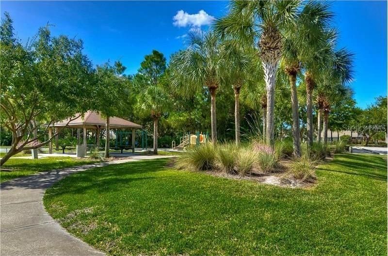 For Rent: $3,100 (4 beds, 2 baths, 2091 Square Feet)