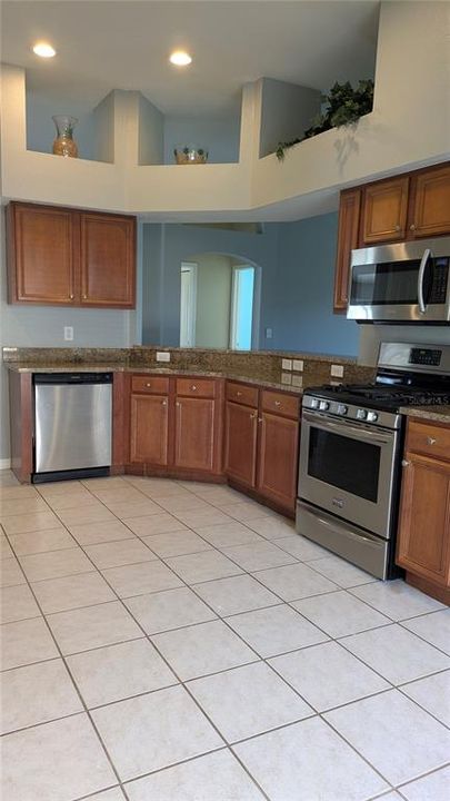 For Rent: $3,100 (4 beds, 2 baths, 2091 Square Feet)