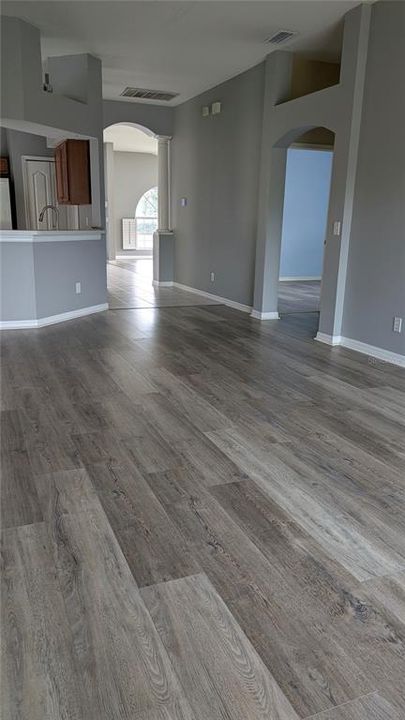 For Rent: $3,100 (4 beds, 2 baths, 2091 Square Feet)