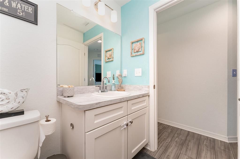 待售: $335,000 (4 贝兹, 2 浴室, 1946 平方英尺)