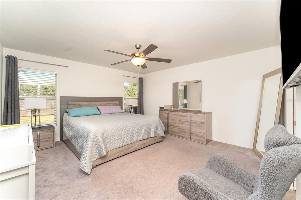 待售: $335,000 (4 贝兹, 2 浴室, 1946 平方英尺)