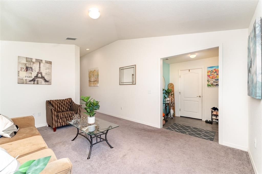 待售: $335,000 (4 贝兹, 2 浴室, 1946 平方英尺)