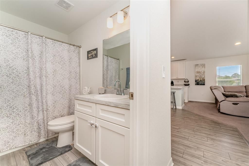 待售: $335,000 (4 贝兹, 2 浴室, 1946 平方英尺)