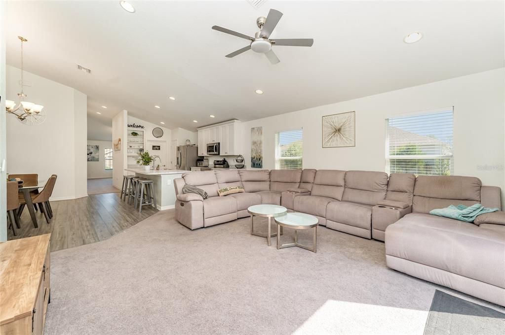 待售: $335,000 (4 贝兹, 2 浴室, 1946 平方英尺)