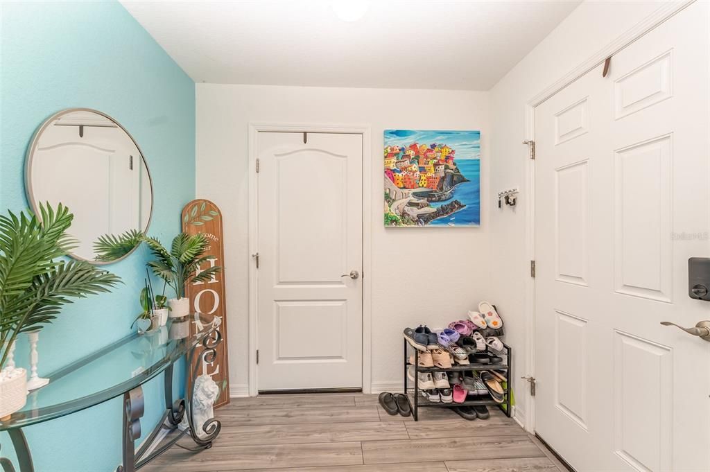 待售: $335,000 (4 贝兹, 2 浴室, 1946 平方英尺)