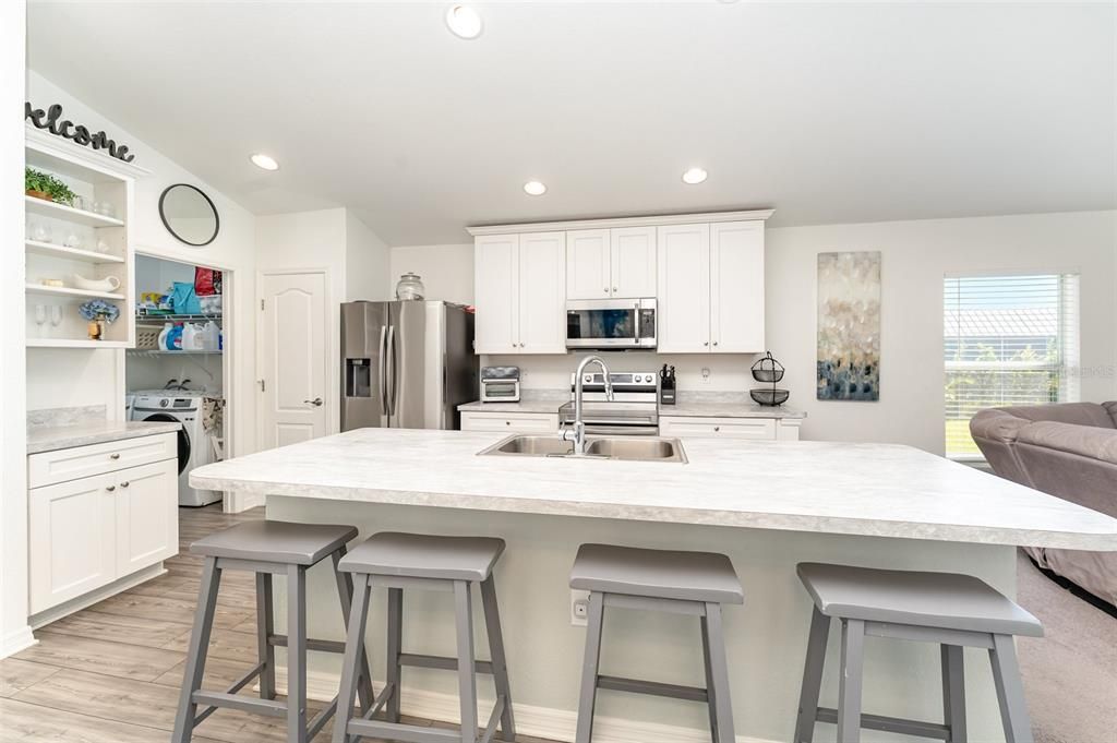 待售: $335,000 (4 贝兹, 2 浴室, 1946 平方英尺)